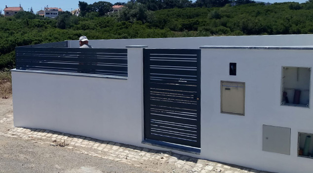 Portões de batente para garagens em ferro ou inox